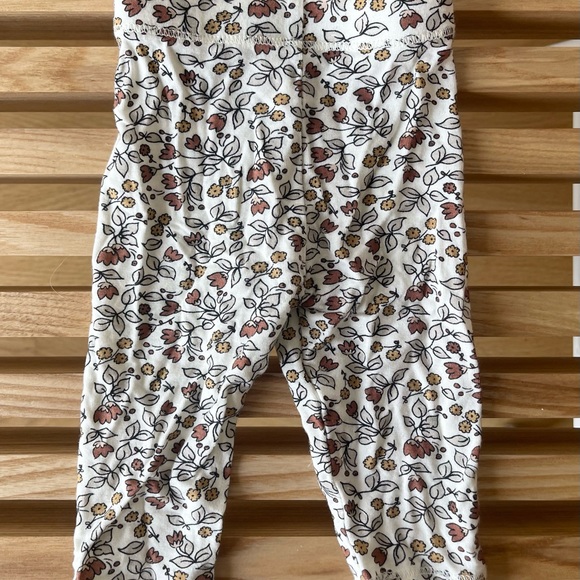 Quincy Mae newborn leggings - Picture 3 of 6